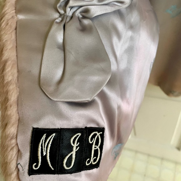 Fur cape made by FETTNER FURS - Picture 7 of 15